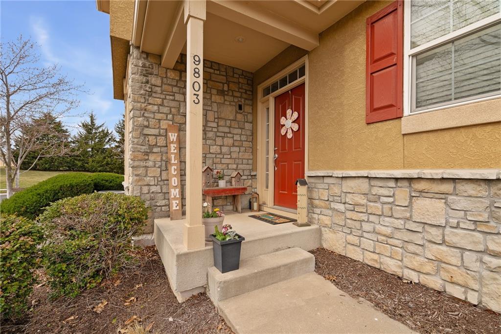 9803 Nieman Pl, Overland Park, KS 66214