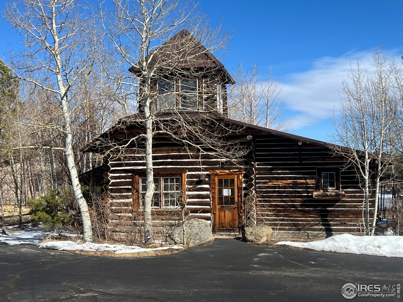 1 Fox Acres Dr W