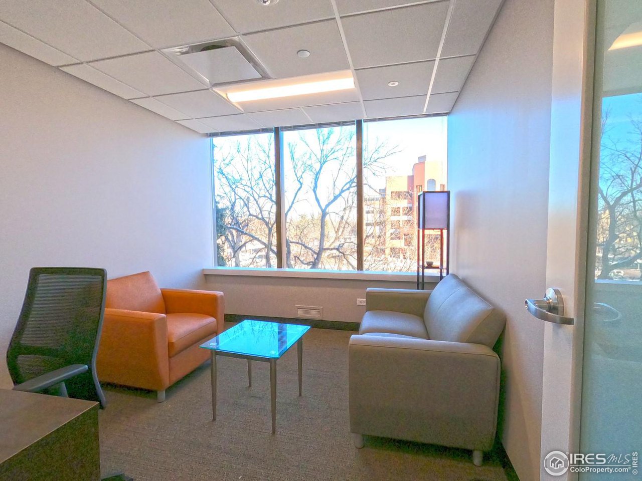 215 W Oak St