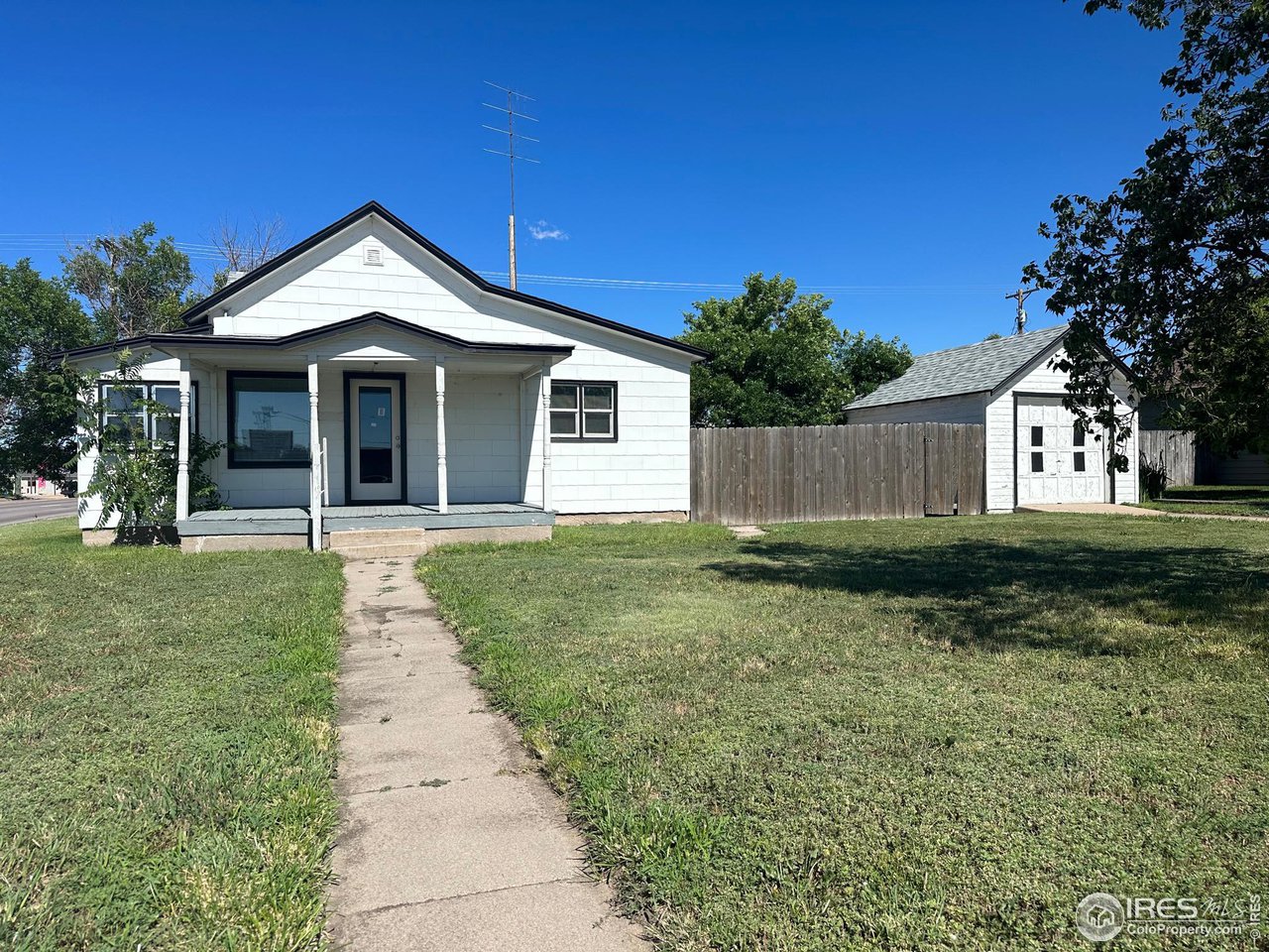90 Cedar Ave