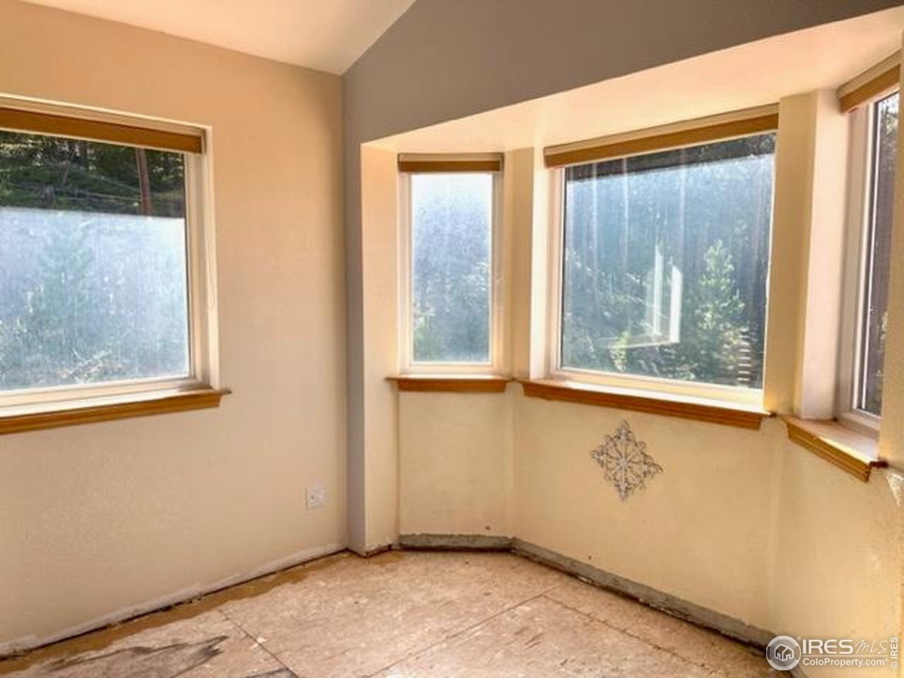 8 Valley View Dr