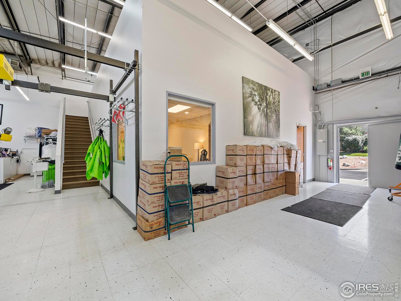 5635 Boeing Dr