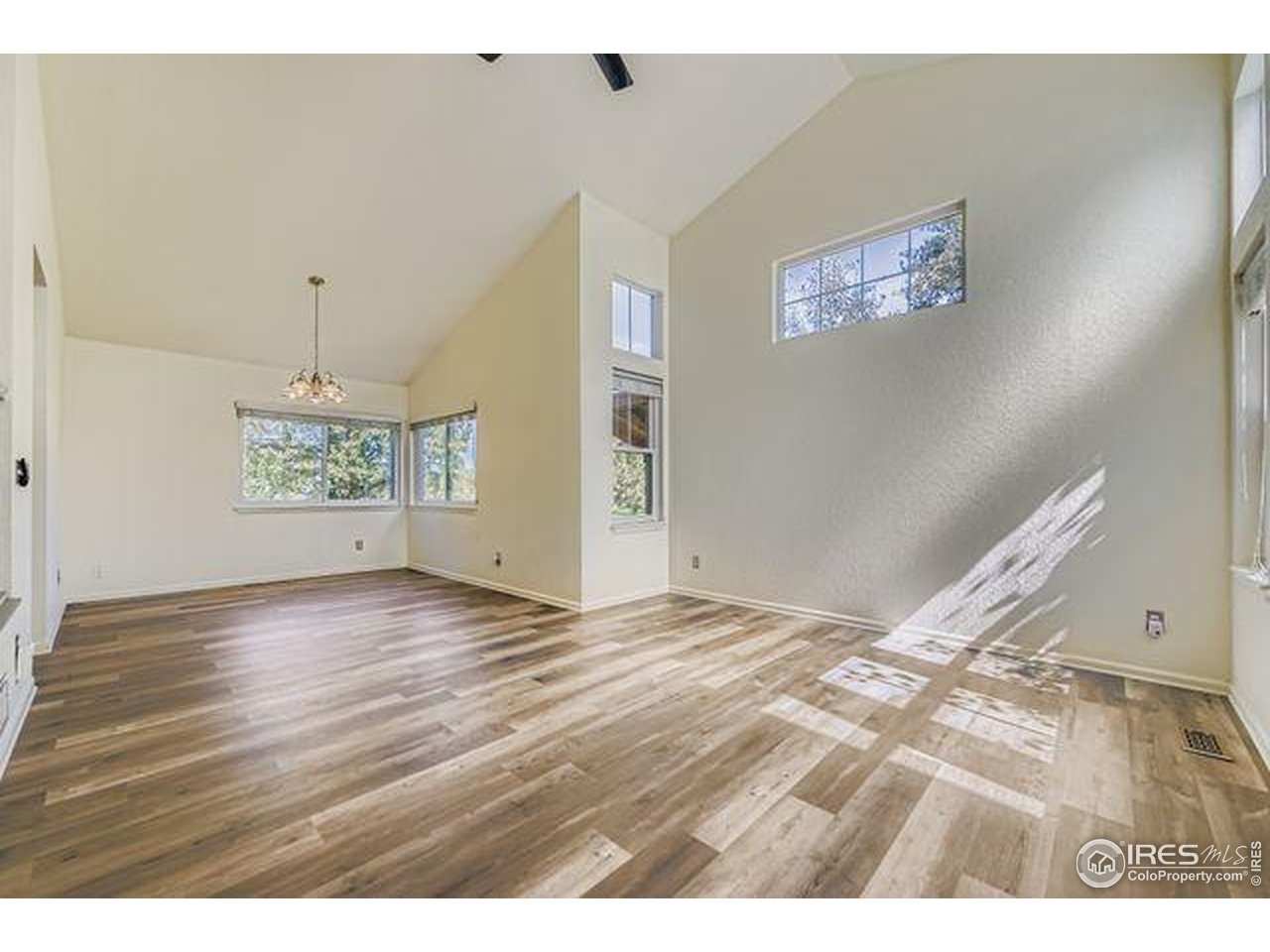 2509 Ravenwood Ln