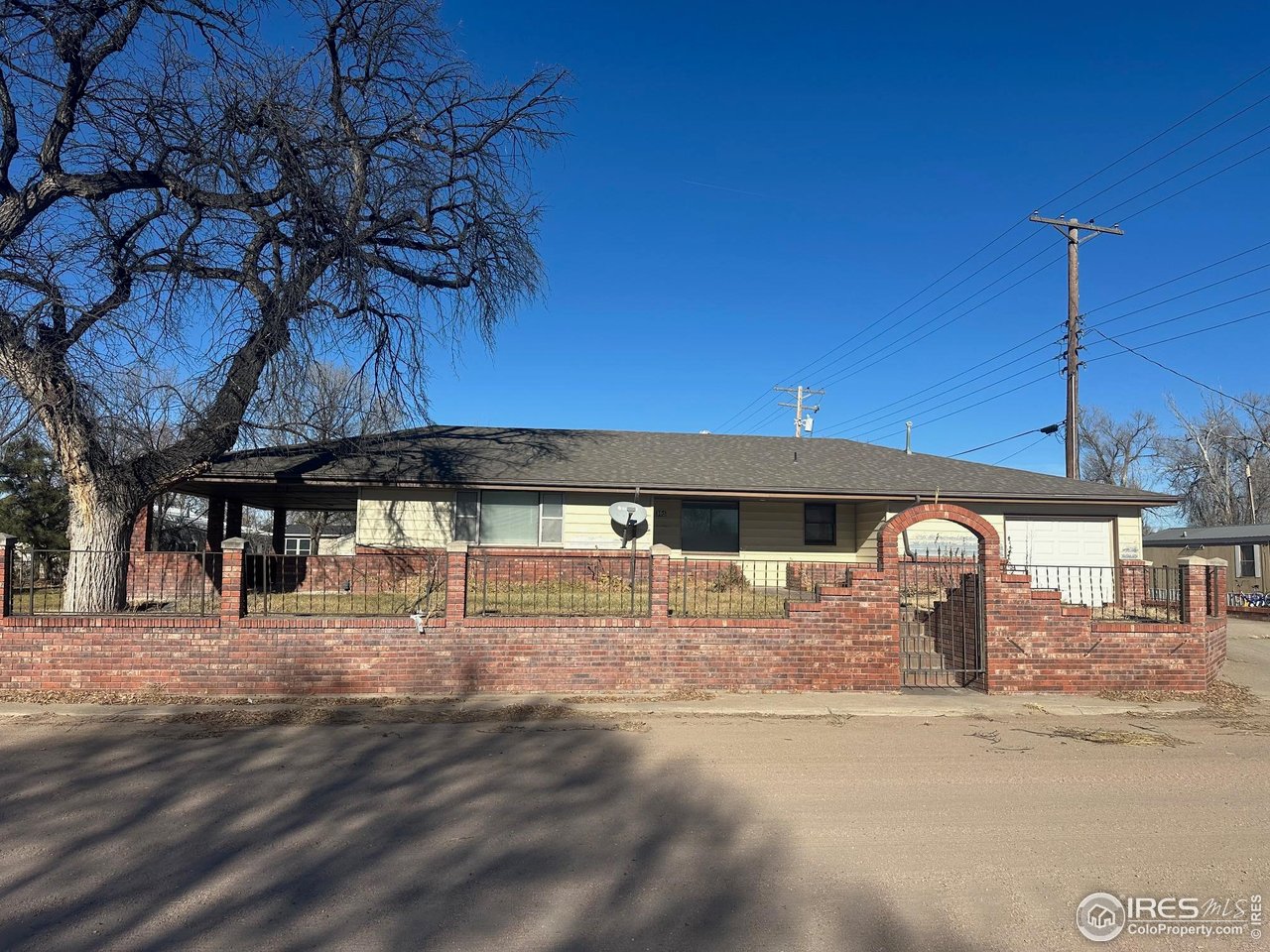 305 E 2nd Ave