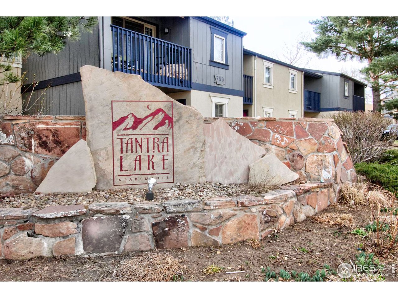 750 W Moorhead Cir