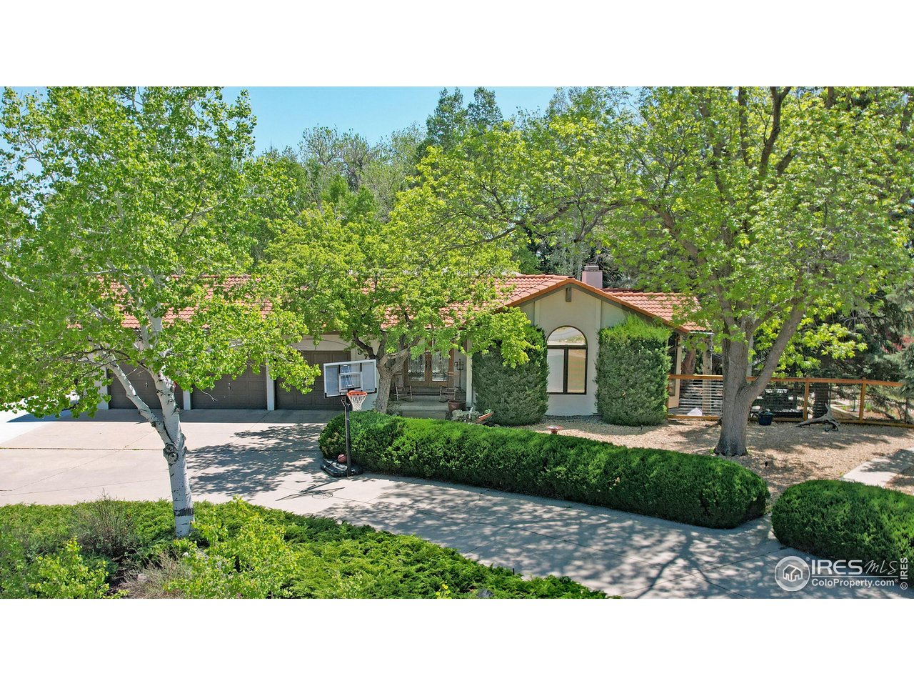 3708 Manzanita Dr