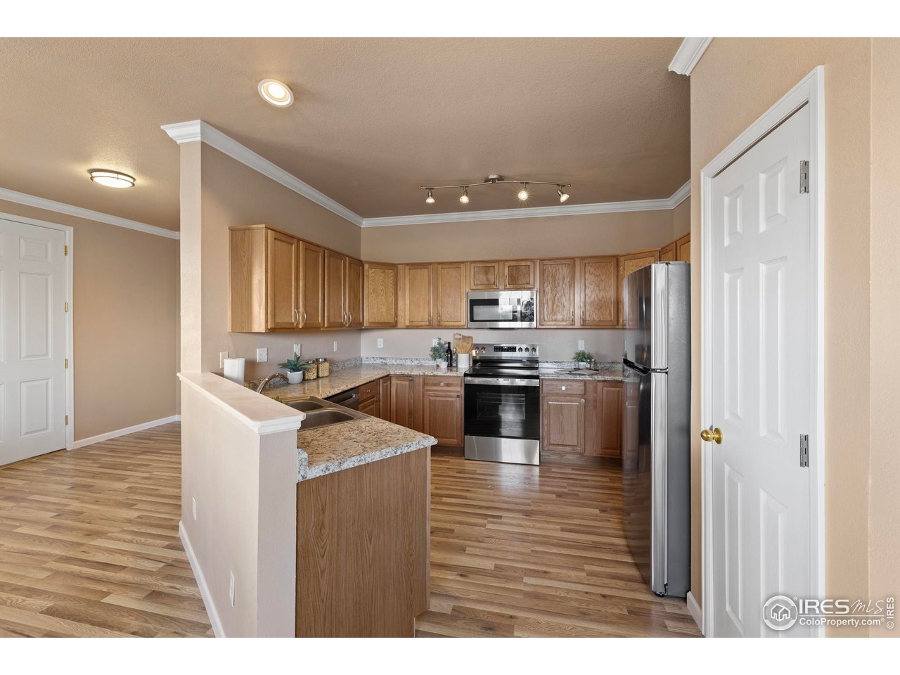 7399 Russell Cir