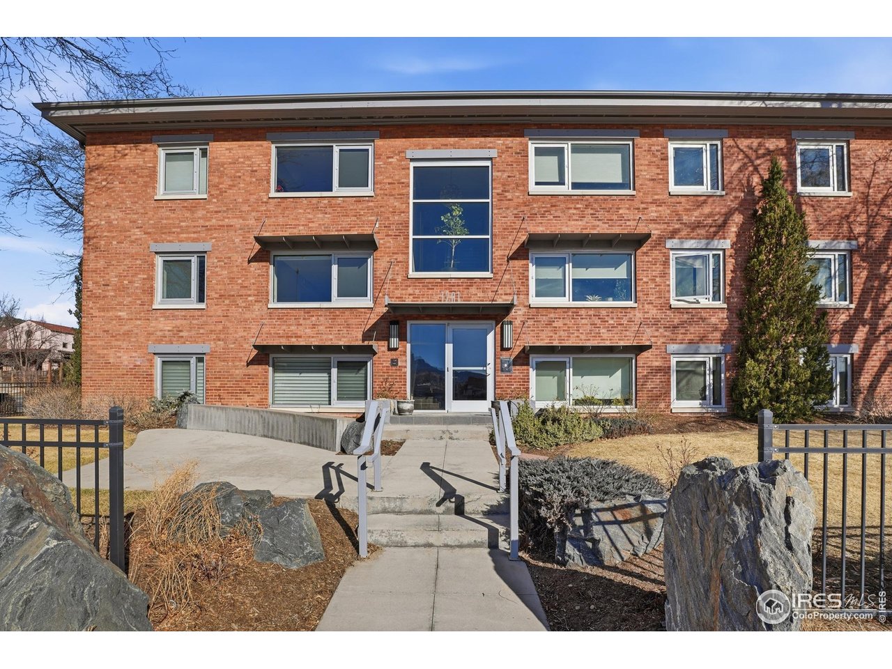 1201 Balsam Ave