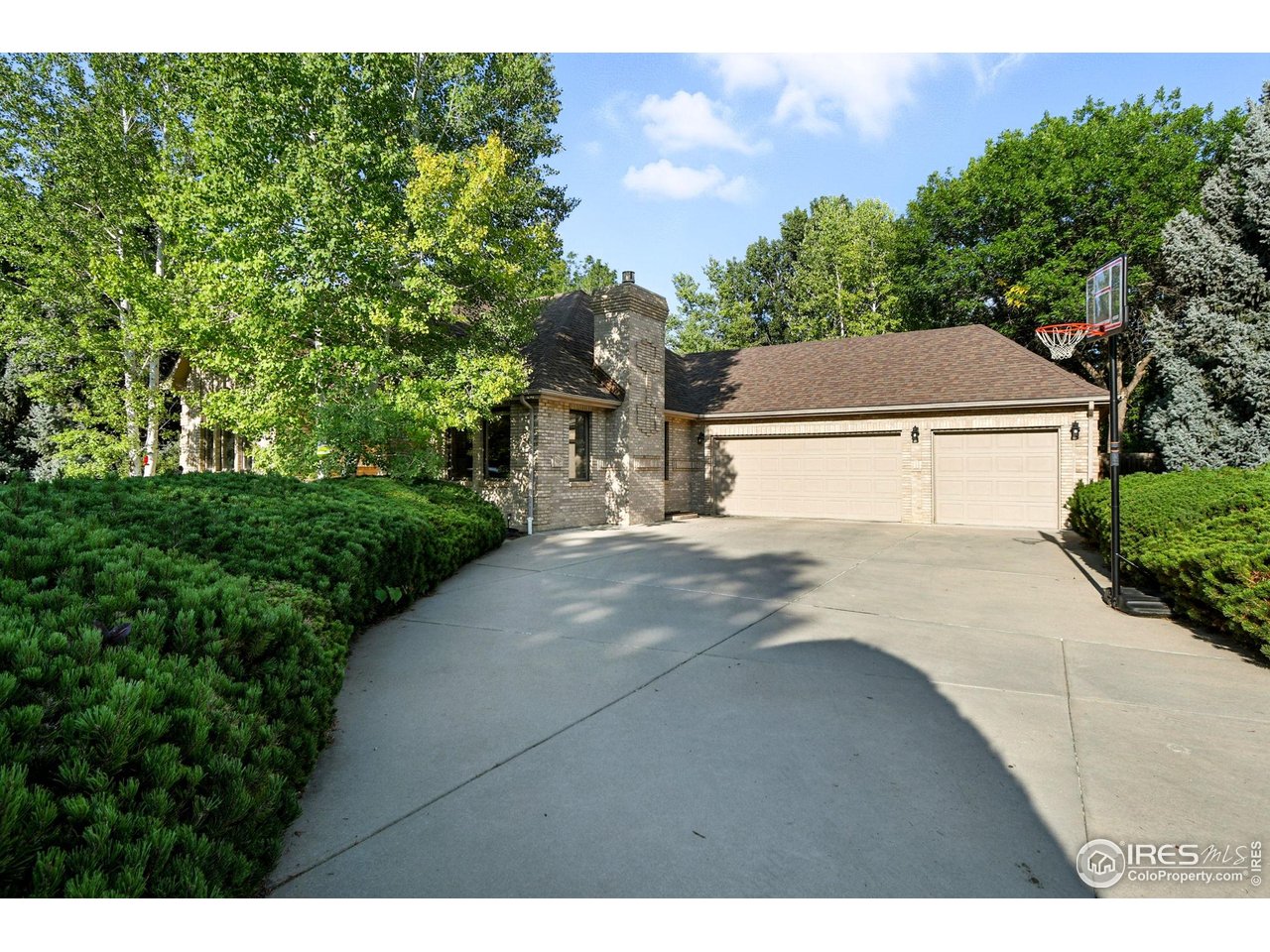 2020 Diamond Dr