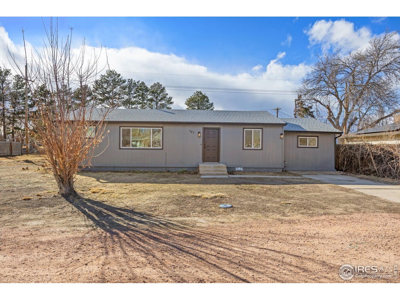 121 Willow Cir Dr