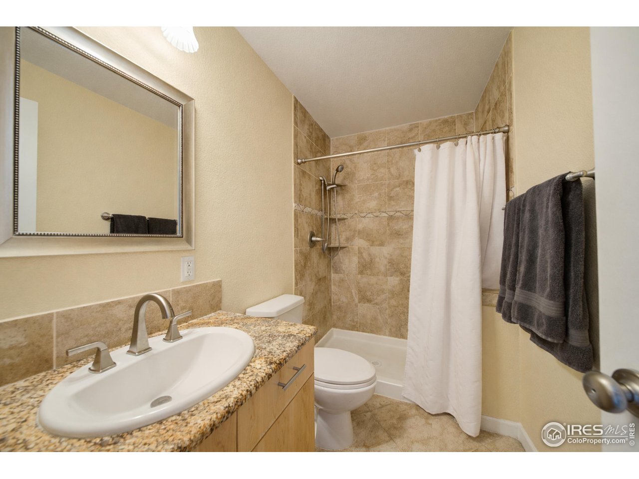 63 Lakeview Cir