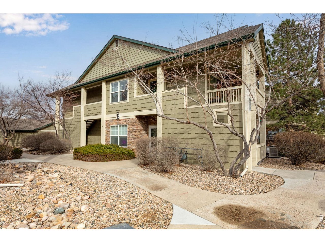 5225 White Willow Dr