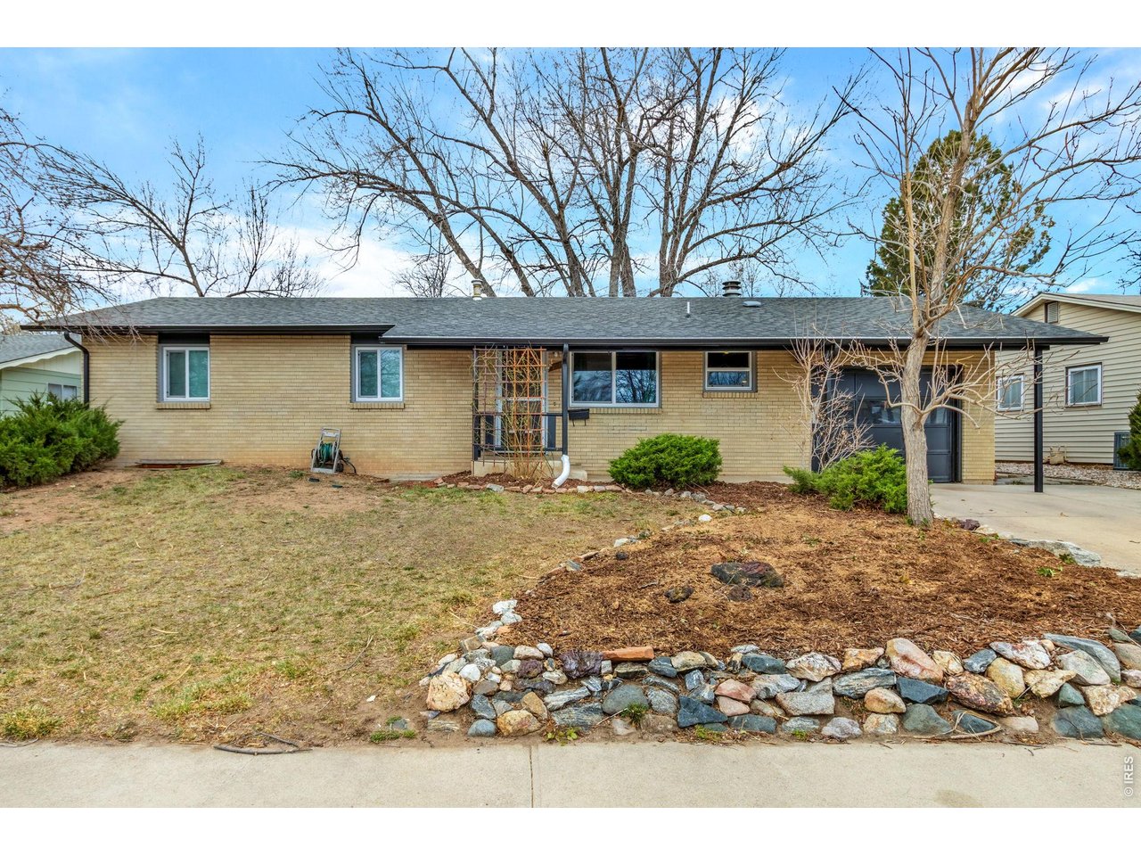 1045 Montview Rd