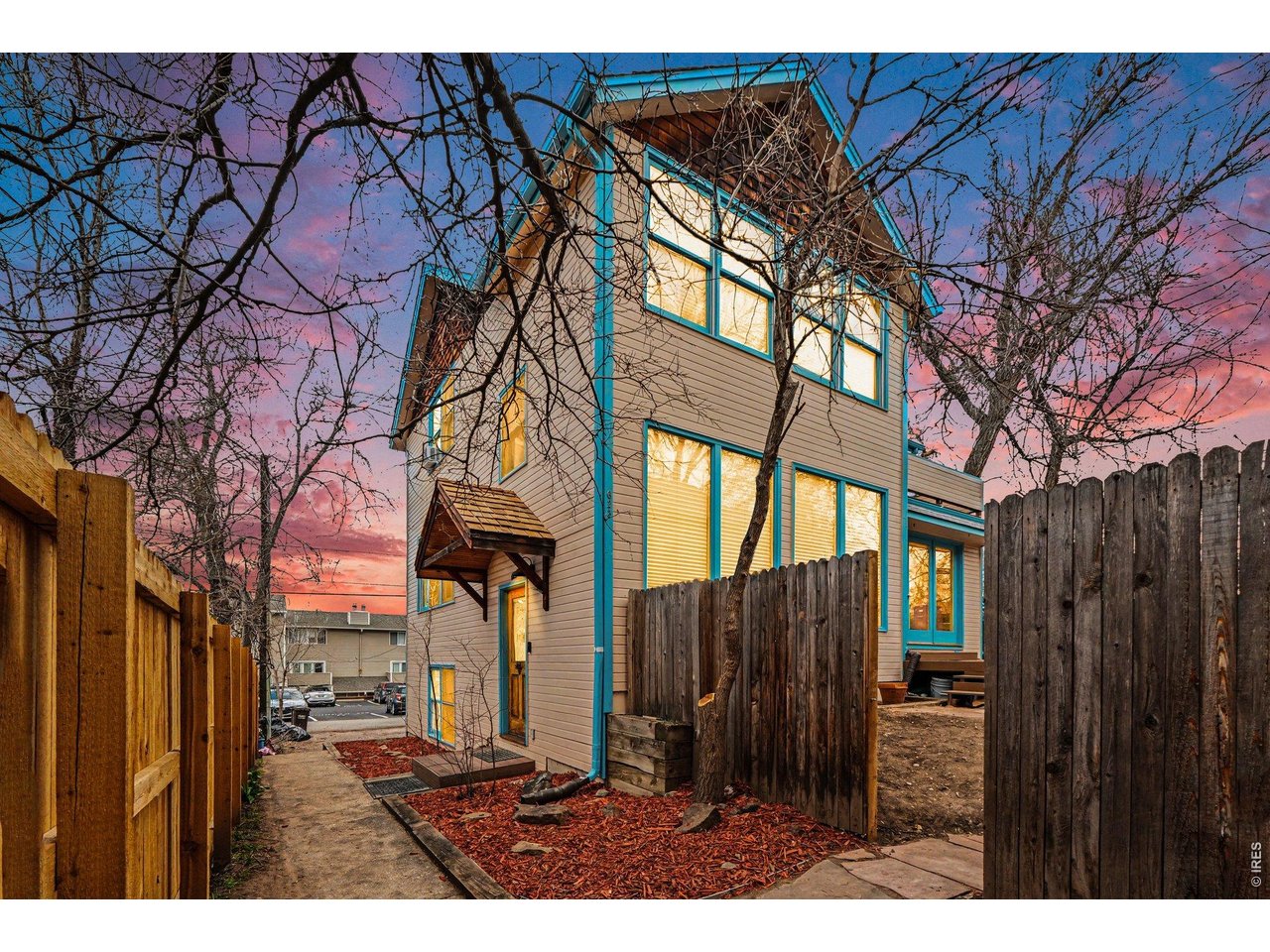 623 Marine St