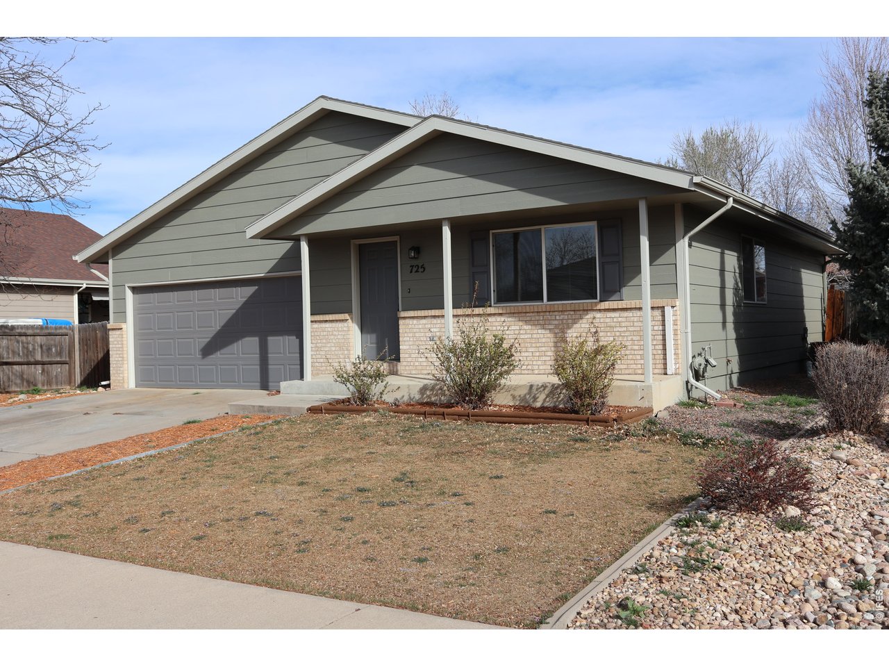 725 Columbine Dr