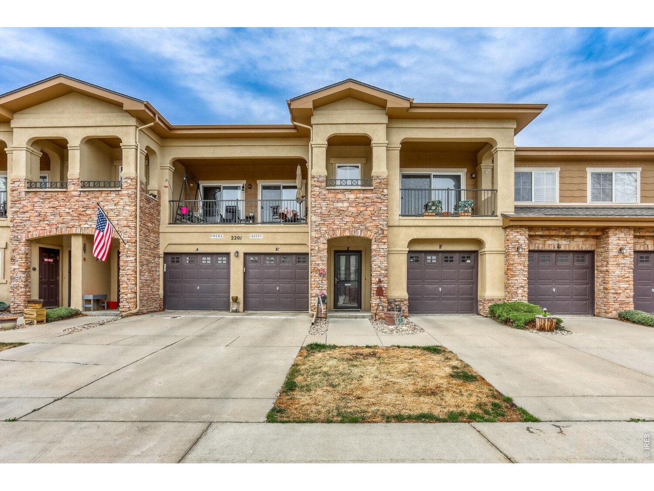 2201 Calais Dr