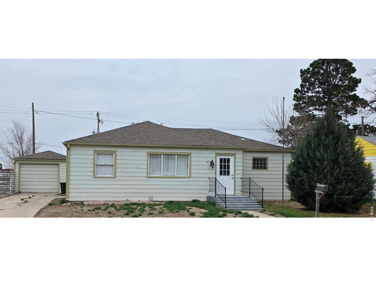 15 Circle Dr