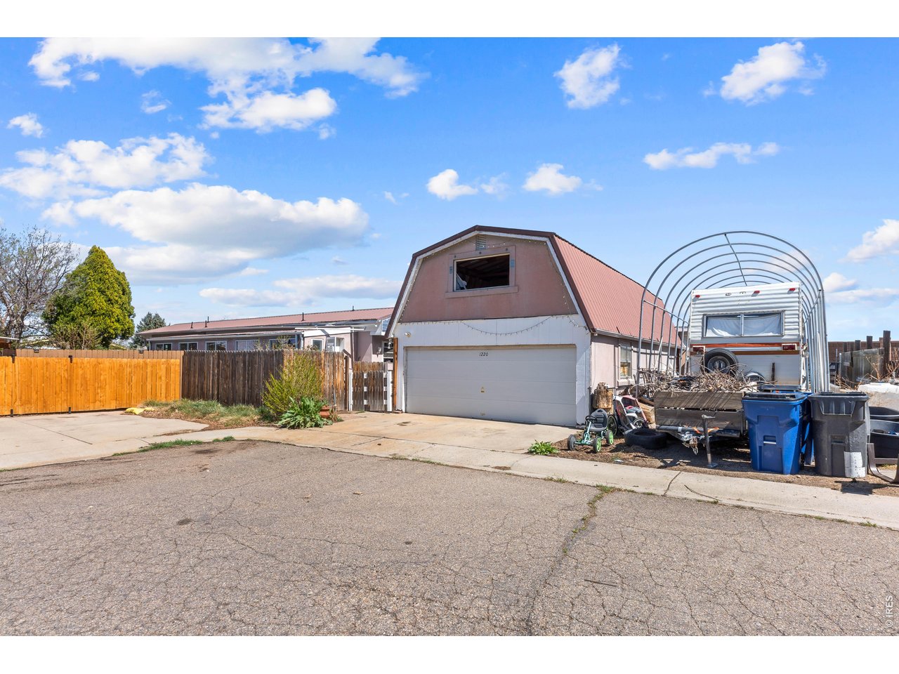 1220 Mackay Ct