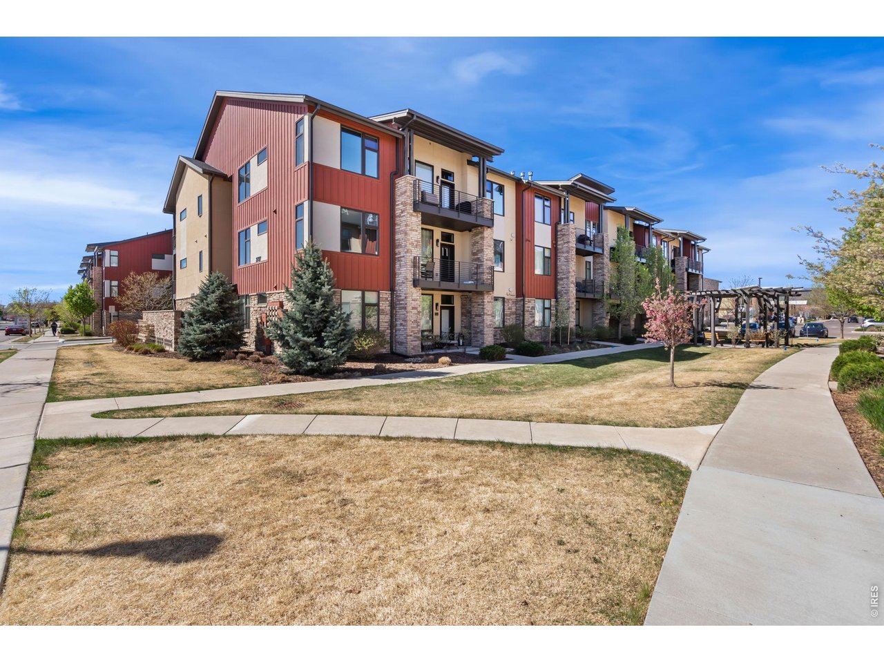 2727 Iowa Dr