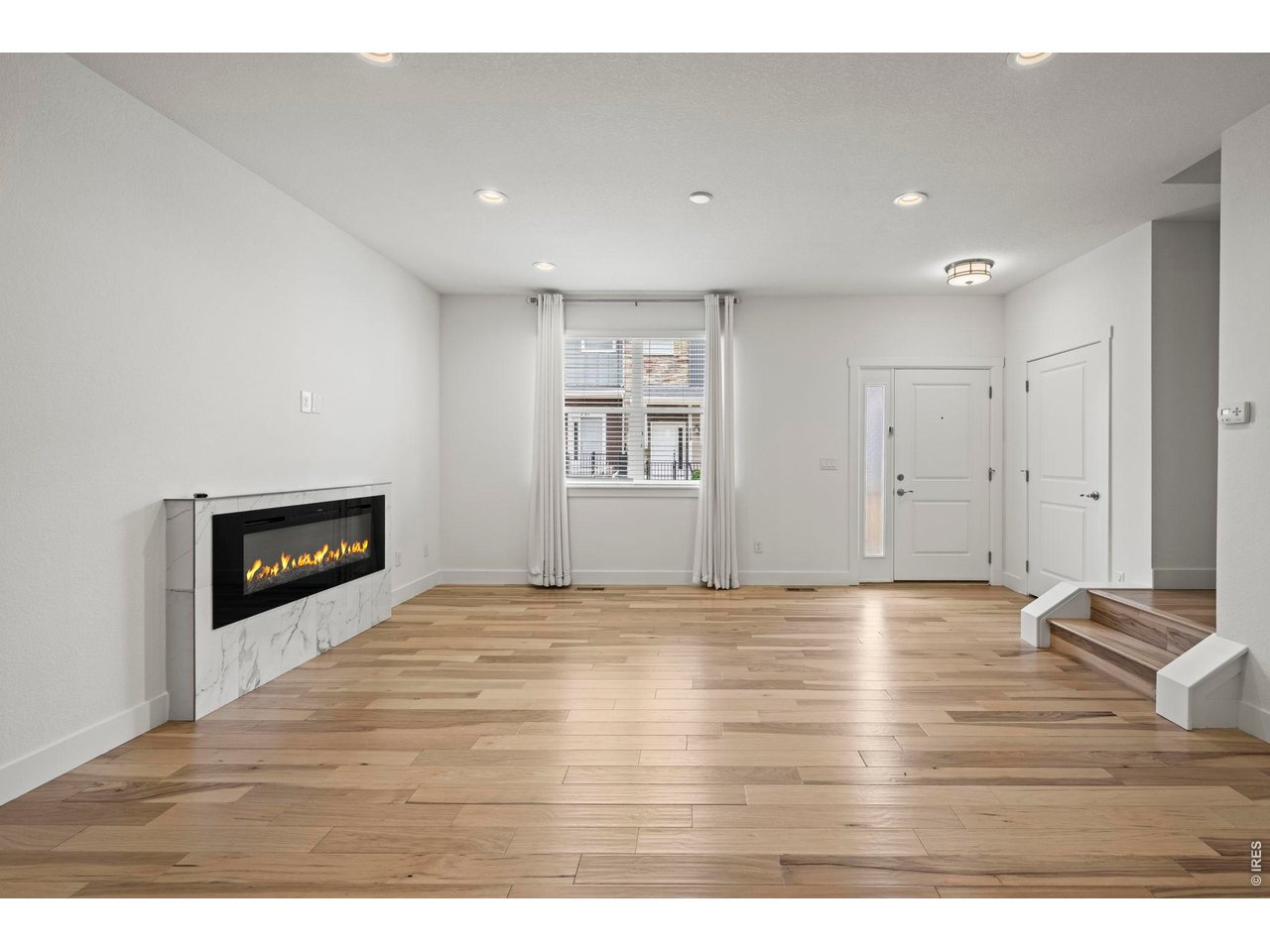 747 Robert St