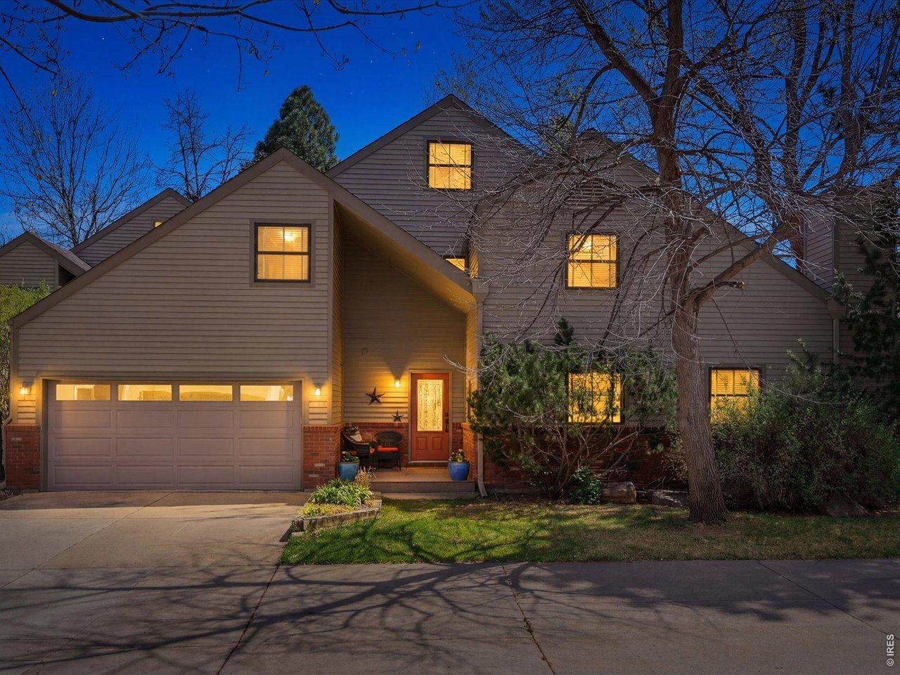 800 Racquet Ln