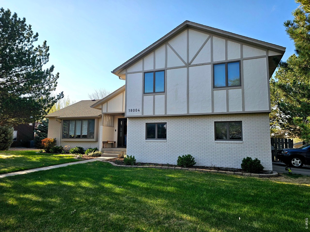 18004 Willow Dr