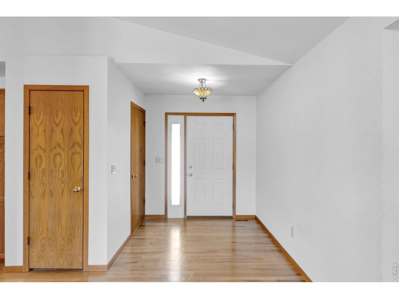 1050 W 44th St