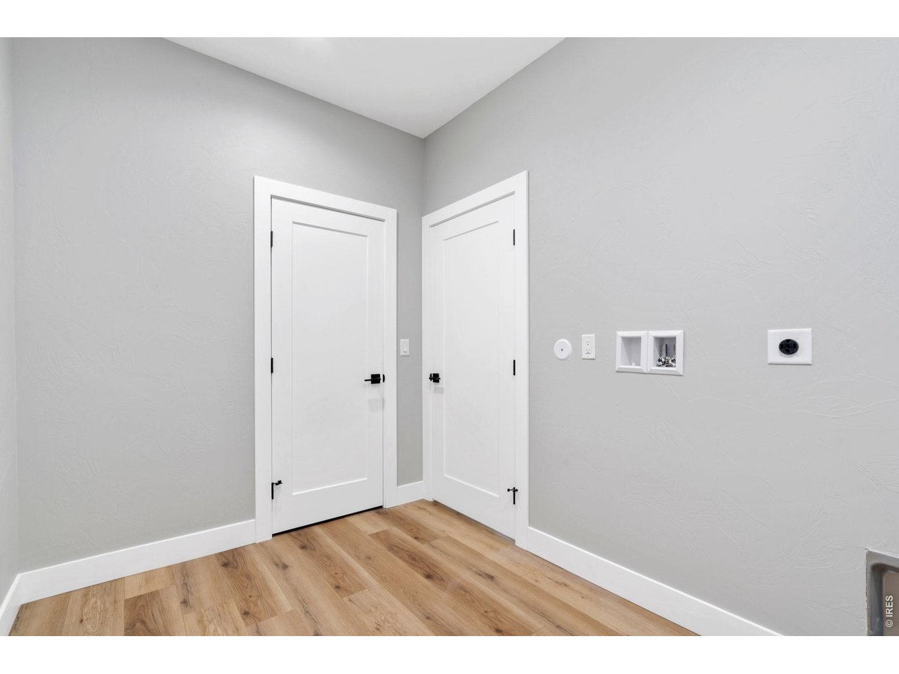 32 Lakeview Cir