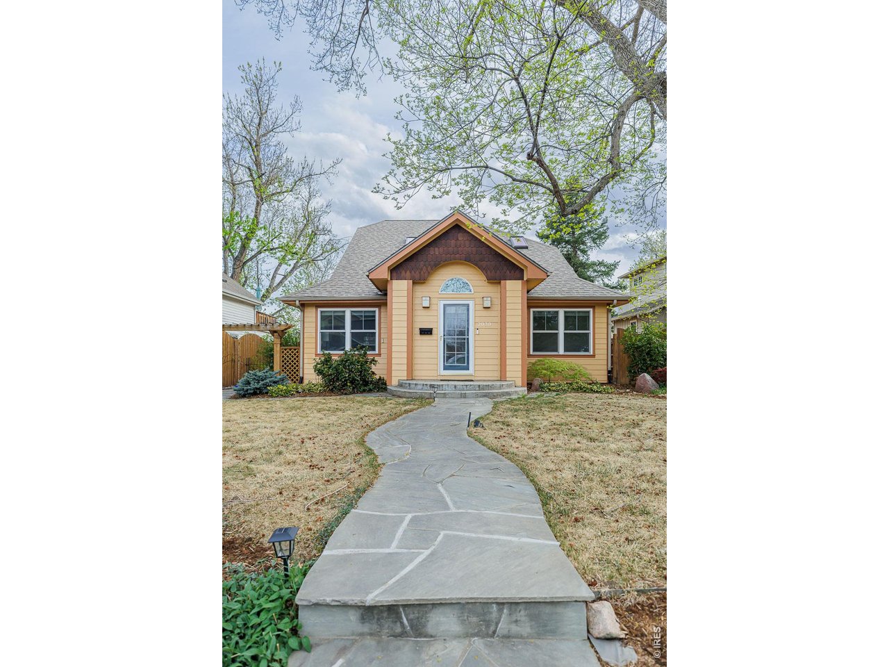 2030 Columbine Ave