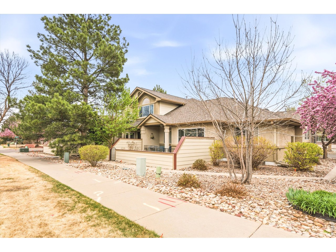 563 Ridgeview Dr