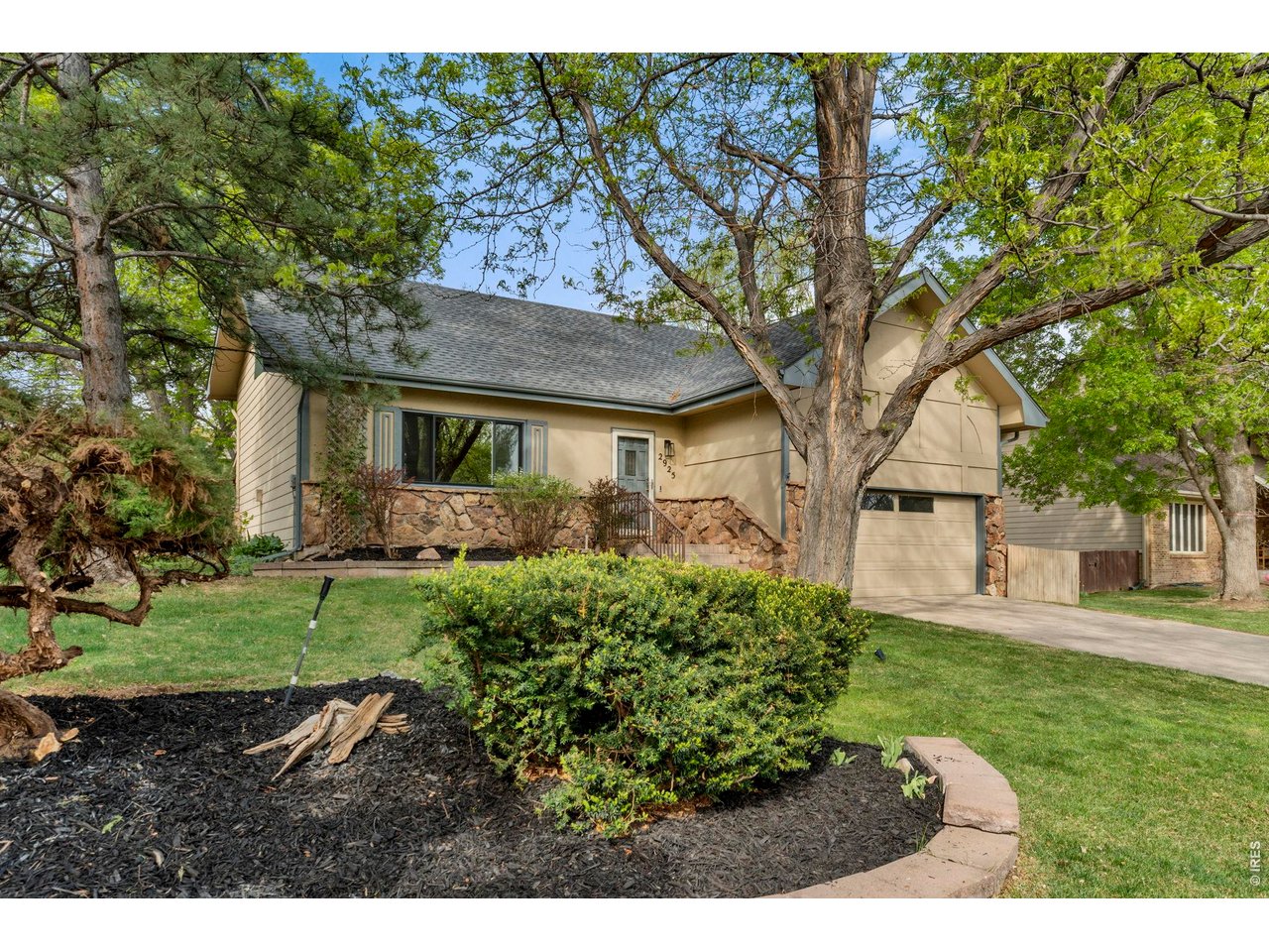 2925 Silverwood Dr