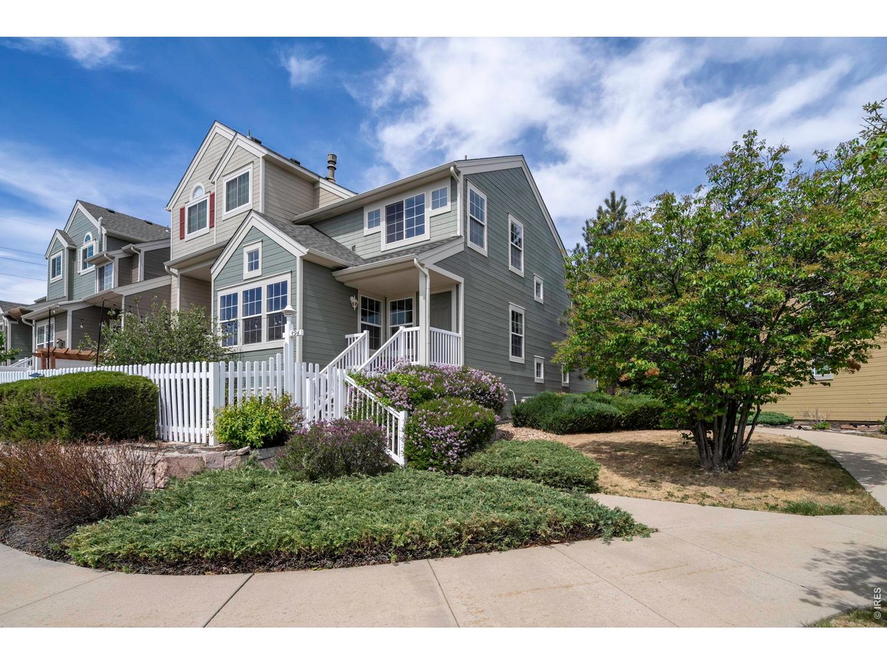 594 Beauprez Ave