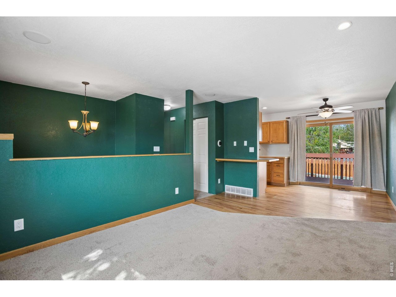 158 E 4th St