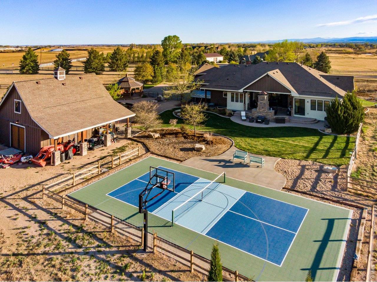 2418 Barry Ln