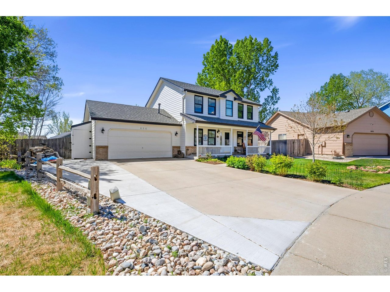 656 Torrey Pines Ln