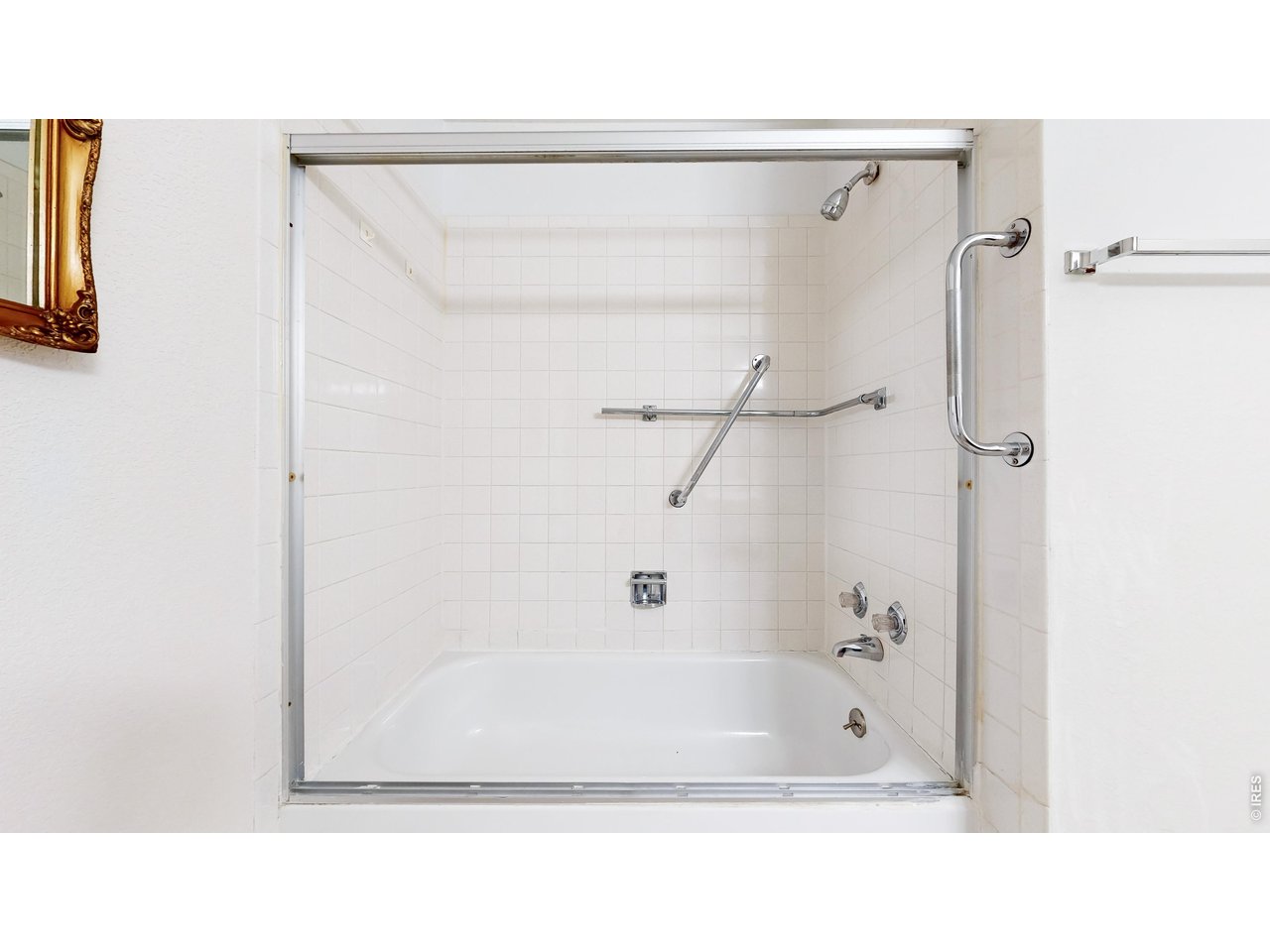 305 W 51st St