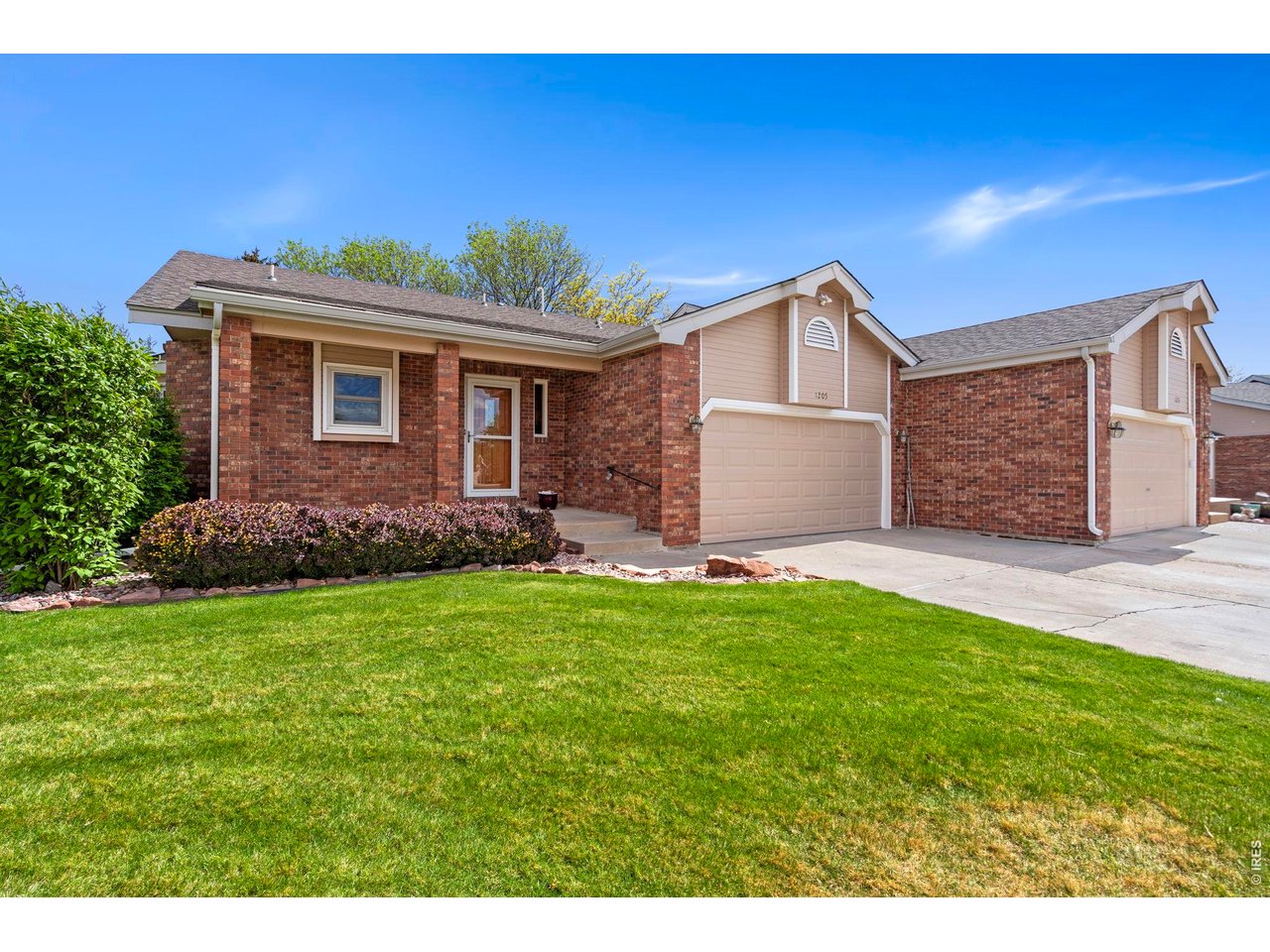 1205 Honeysuckle Ct