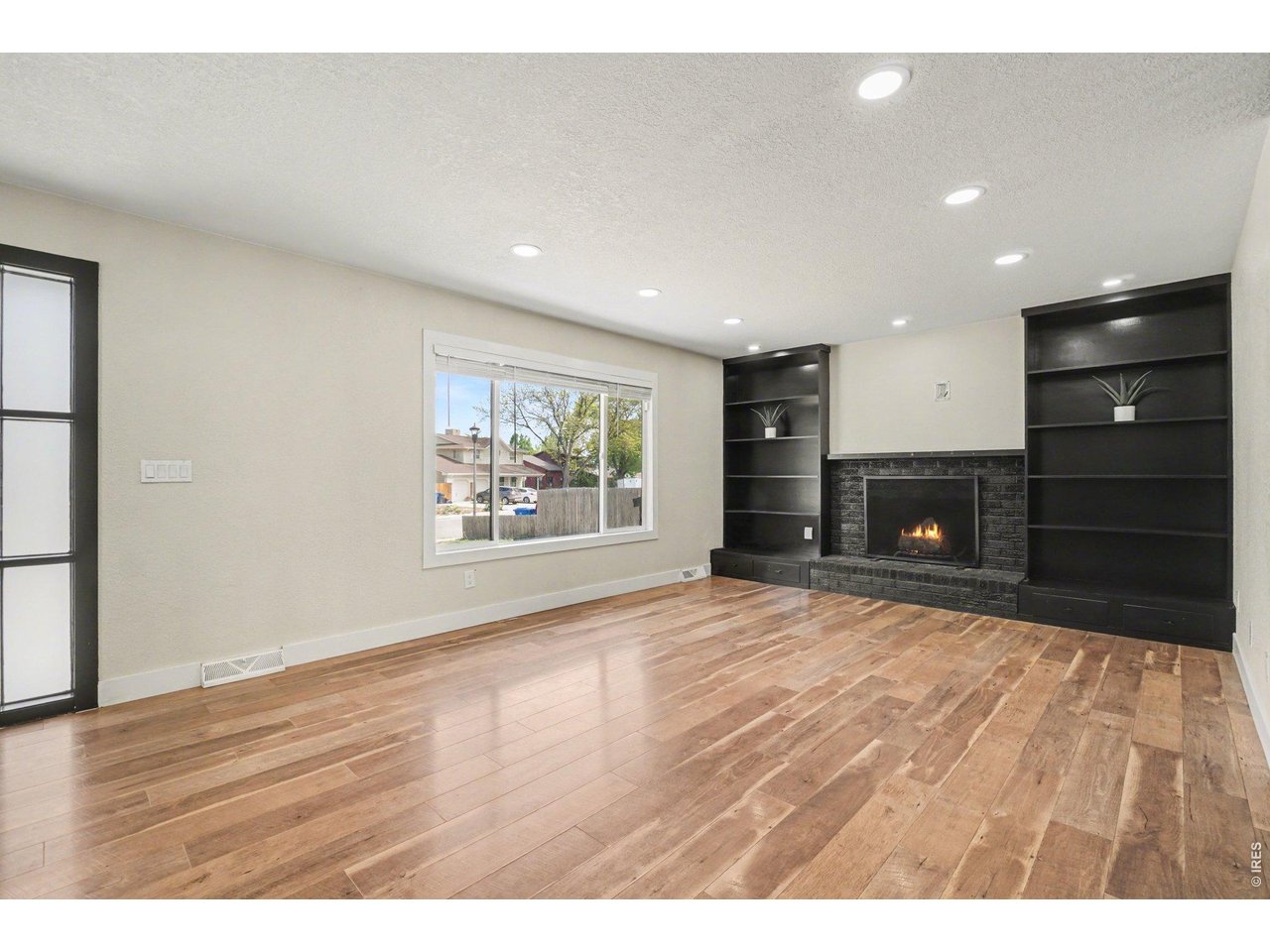 2421 Courtney Dr