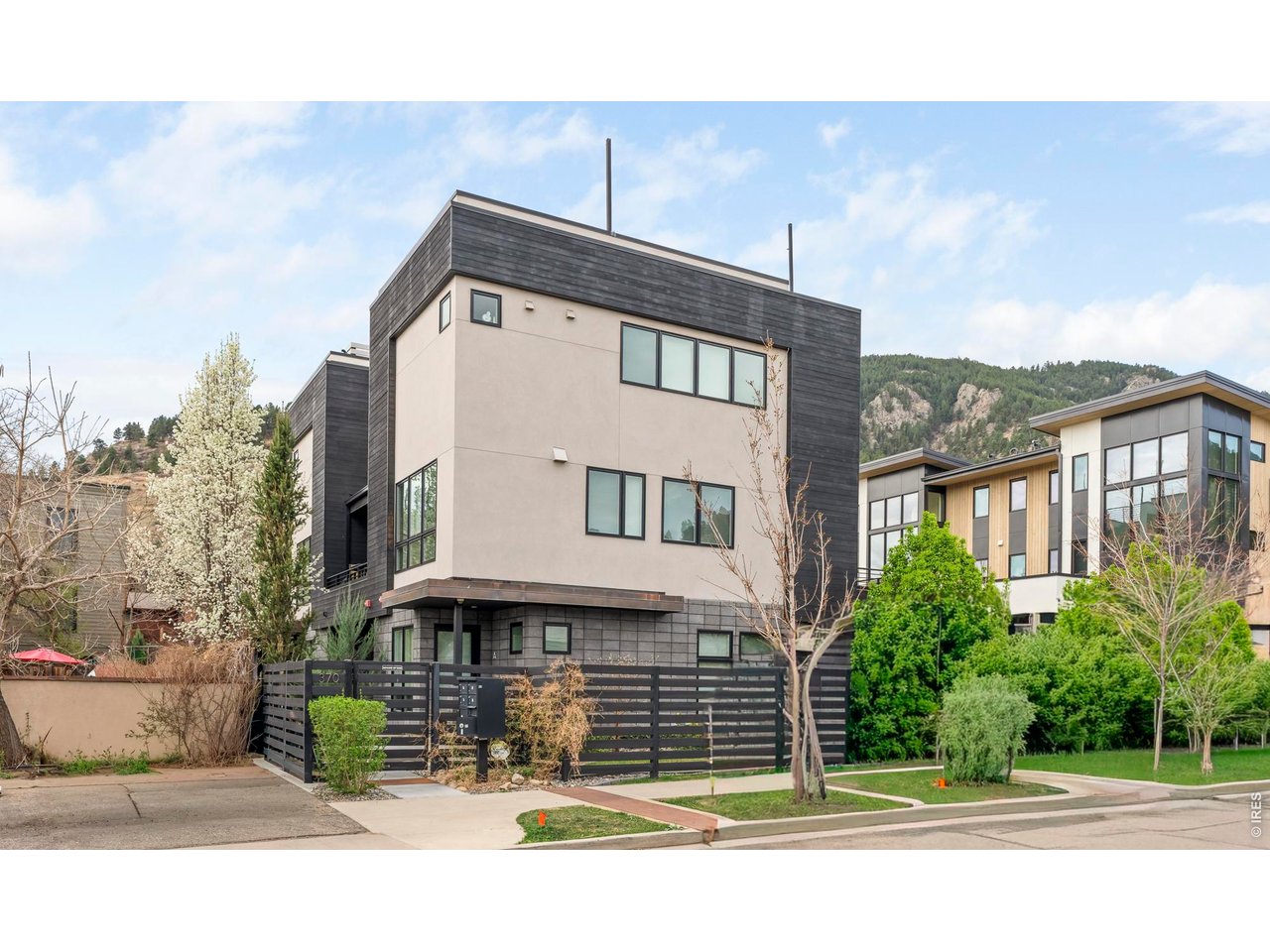 370 Arapahoe Ave