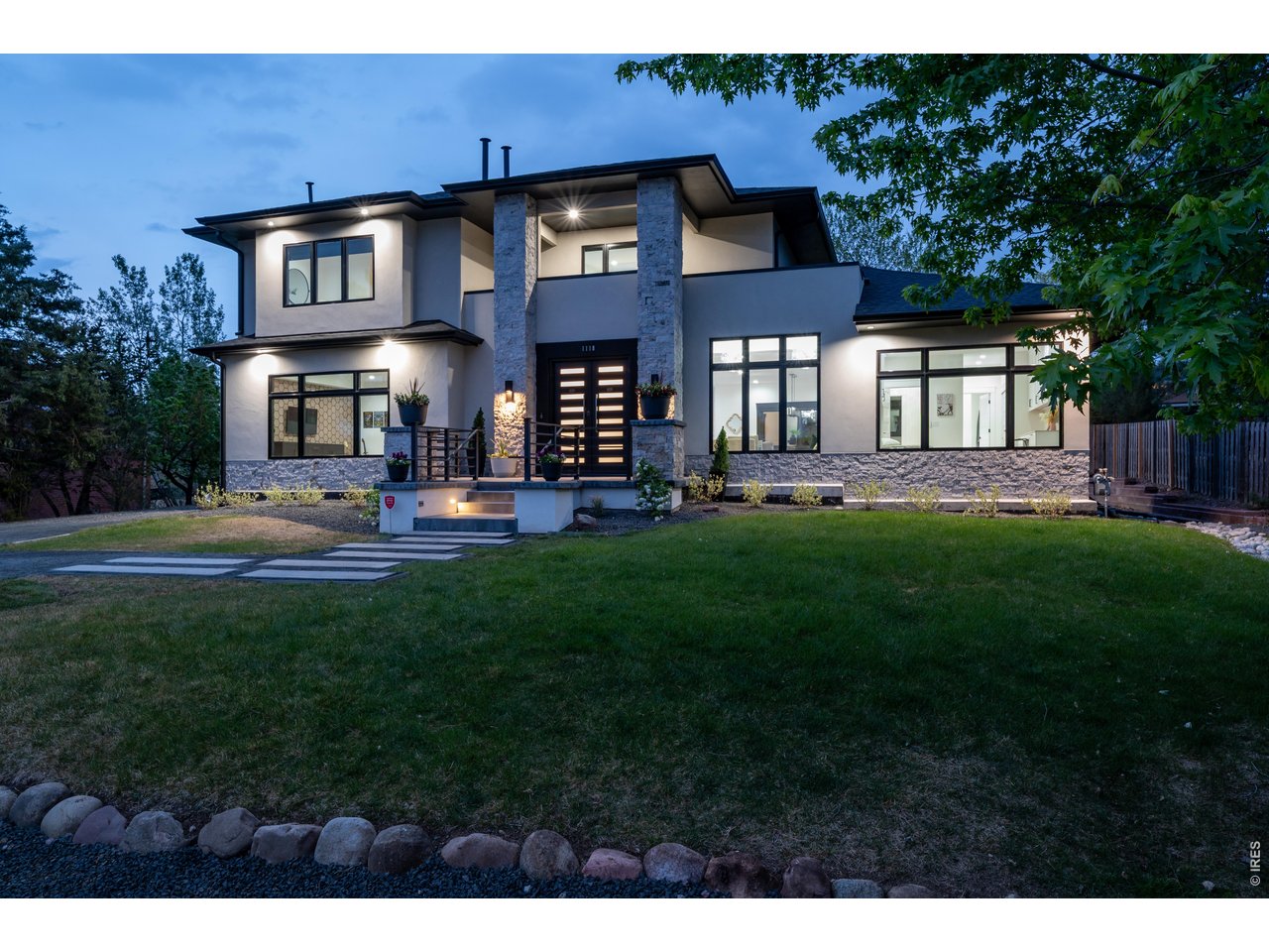 1118 Ravenwood Rd