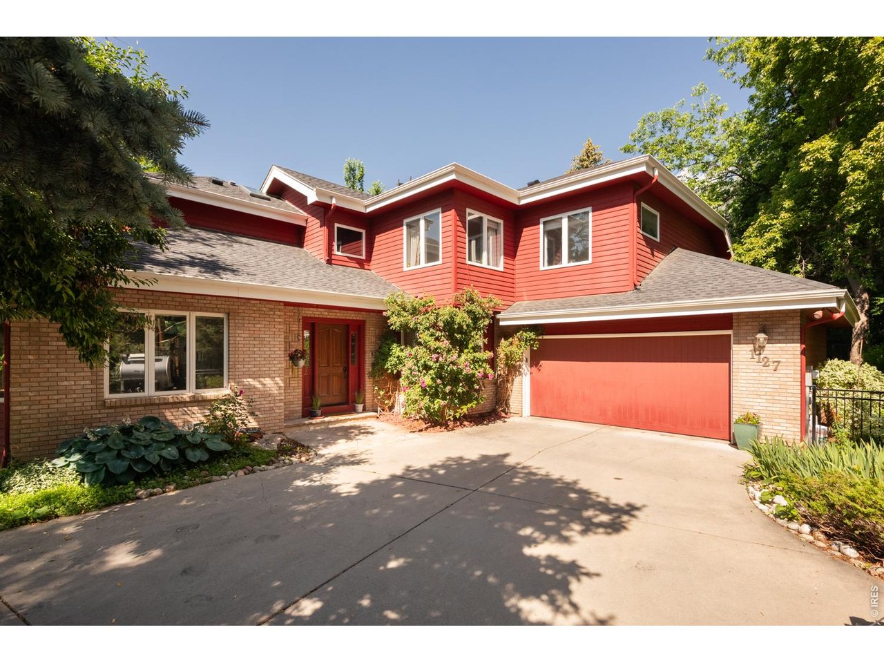 1127 Juniper Ave