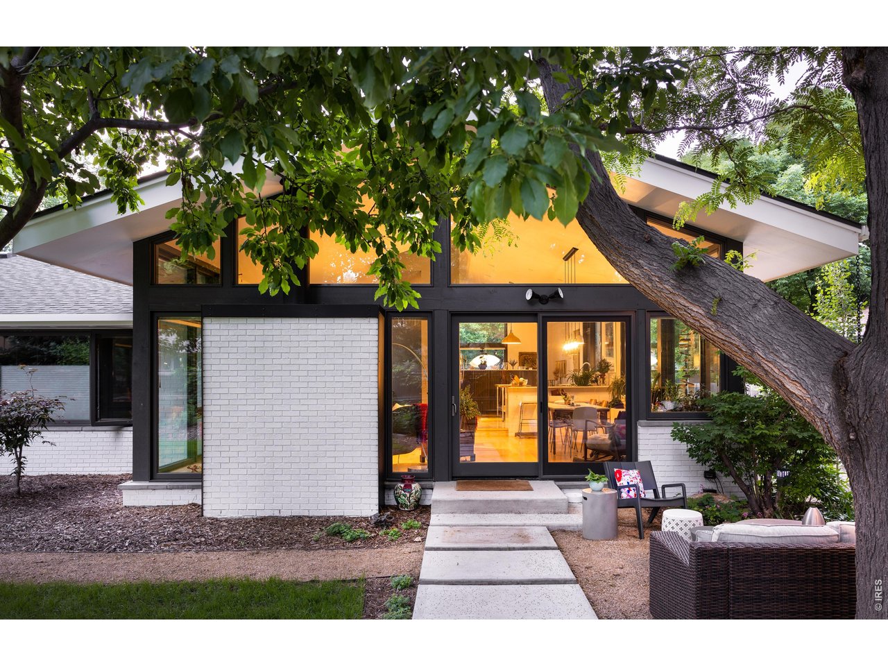 1913 Seminole Dr