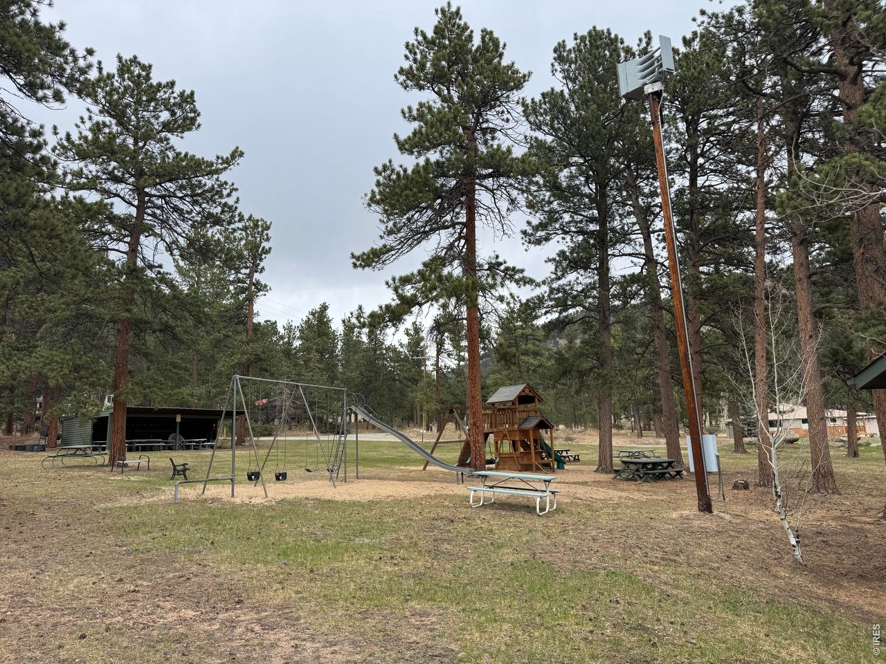 527 Hemlock Dr