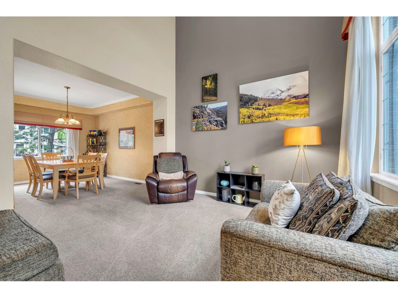 2233 Bluebird Dr
