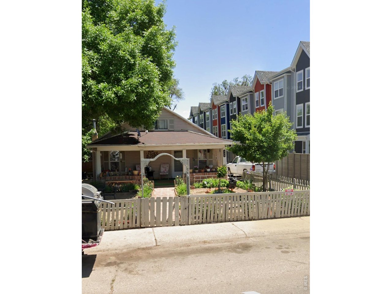 220 Emery St