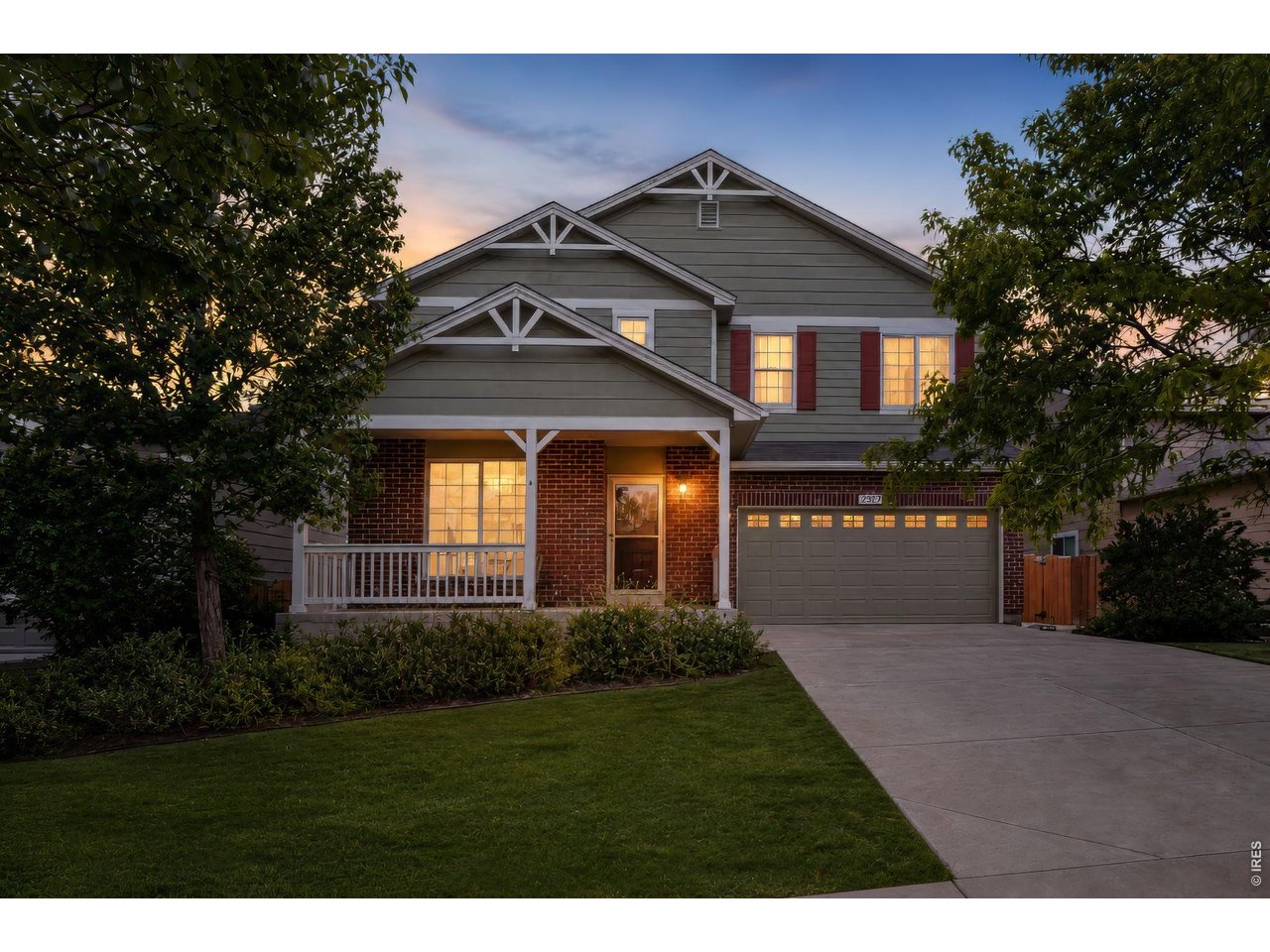 2521 Azalea Way