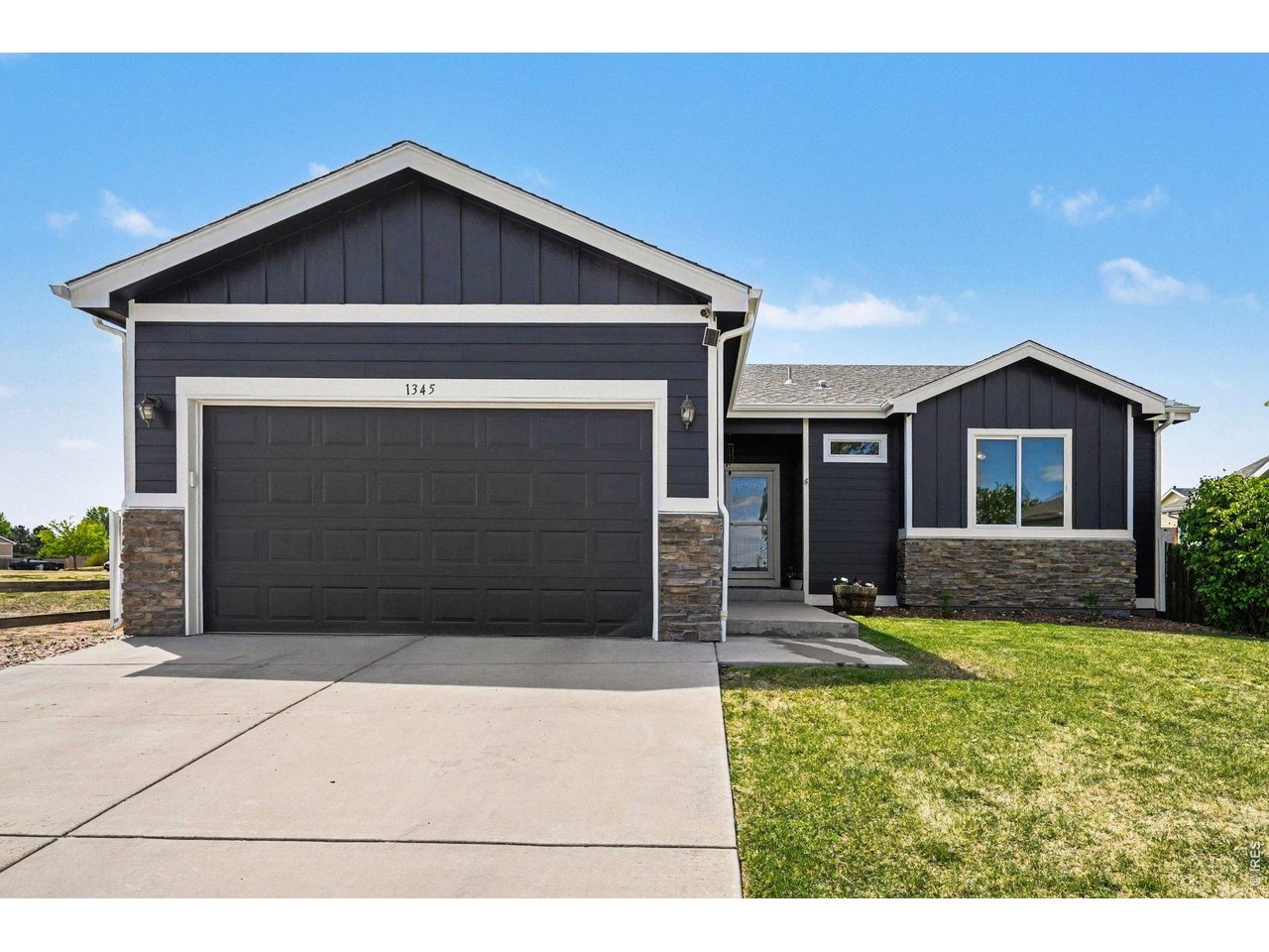 1345 S Cattleman Dr