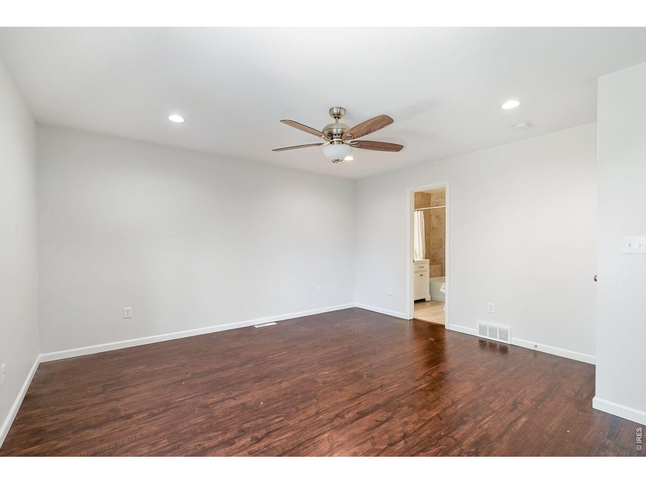 5434 Fossil Ct N