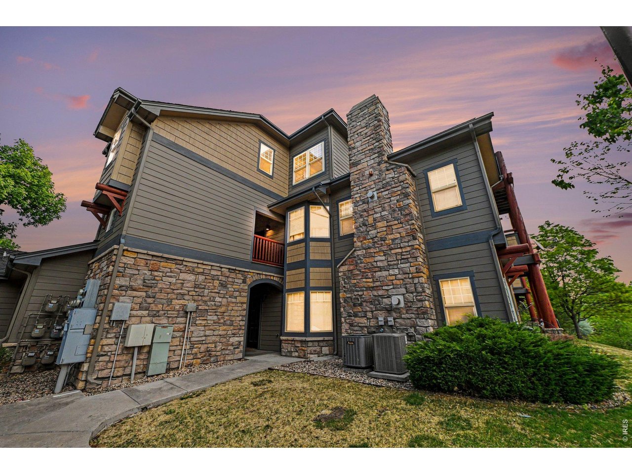 5220 Boardwalk Dr