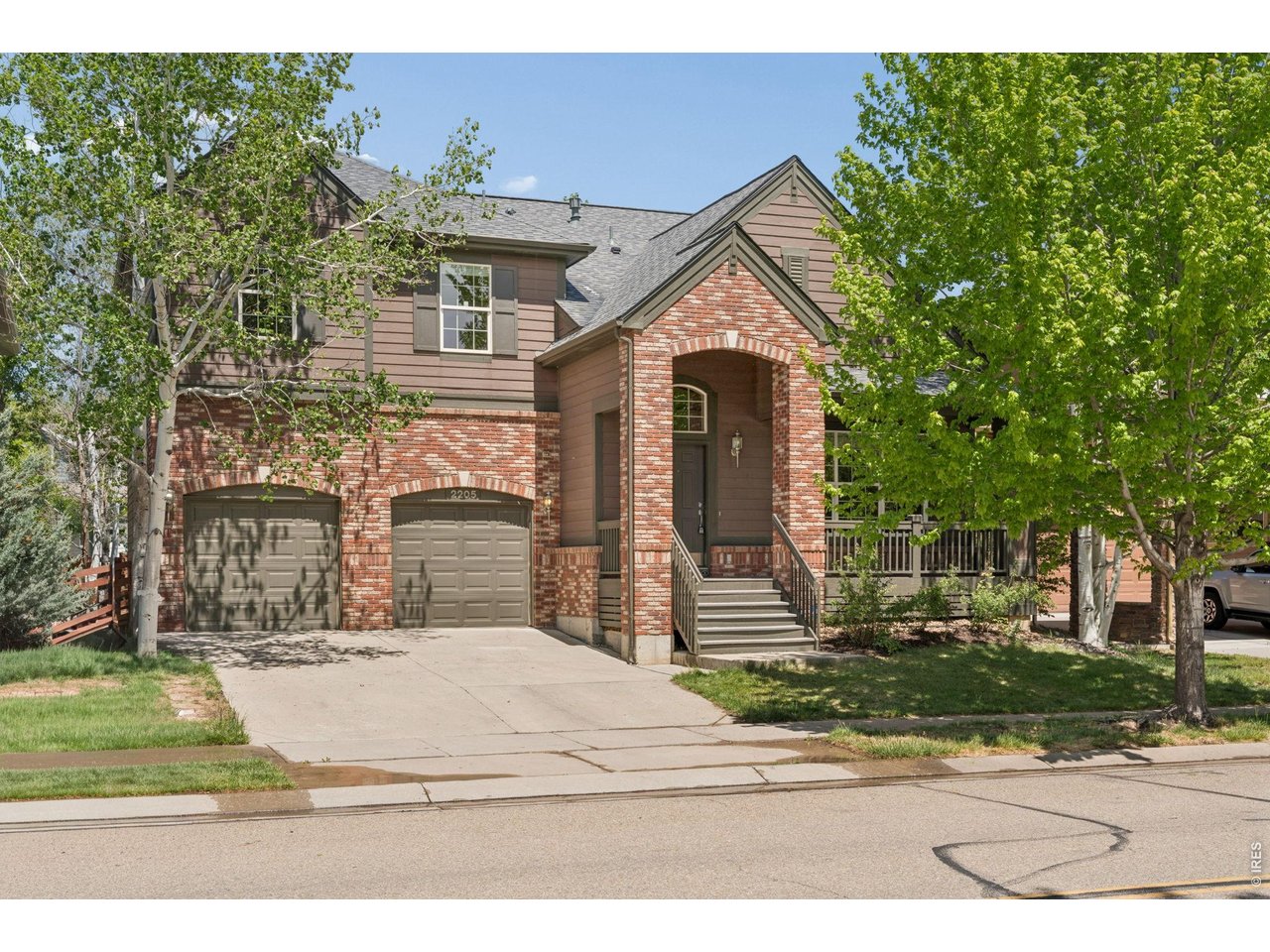 2205 Creekside Dr